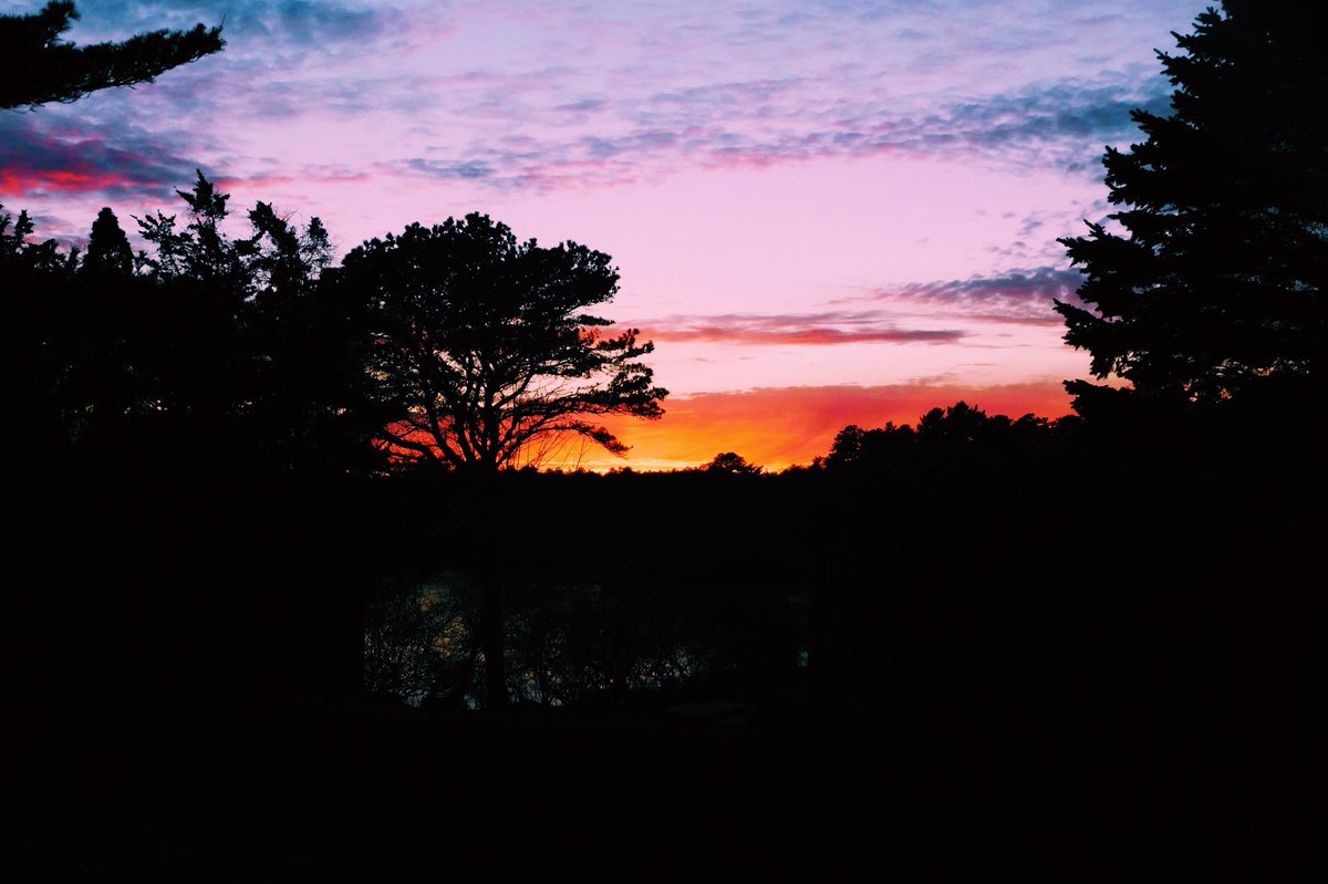 KasharMaggie's tweet photo. Even though I hate Plymouth, I have to admit that some of the sunsets are absolutely breathtaking https://t.co/U2c4BLLL5w
