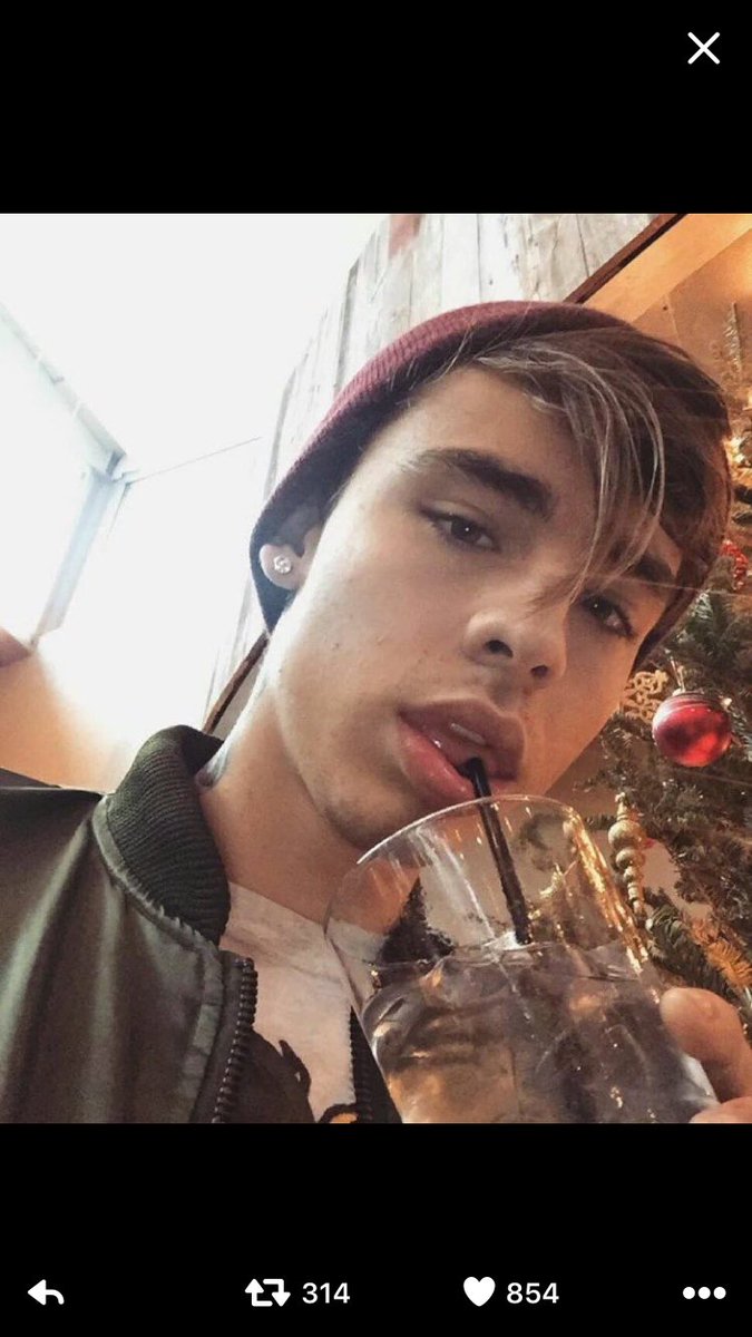 DevynBoich's tweet image. #hispanicboysbreaktheinternet