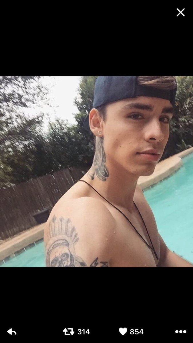 DevynBoich's tweet image. #hispanicboysbreaktheinternet