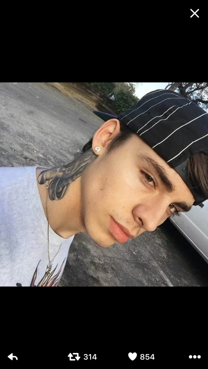 DevynBoich's tweet image. #hispanicboysbreaktheinternet