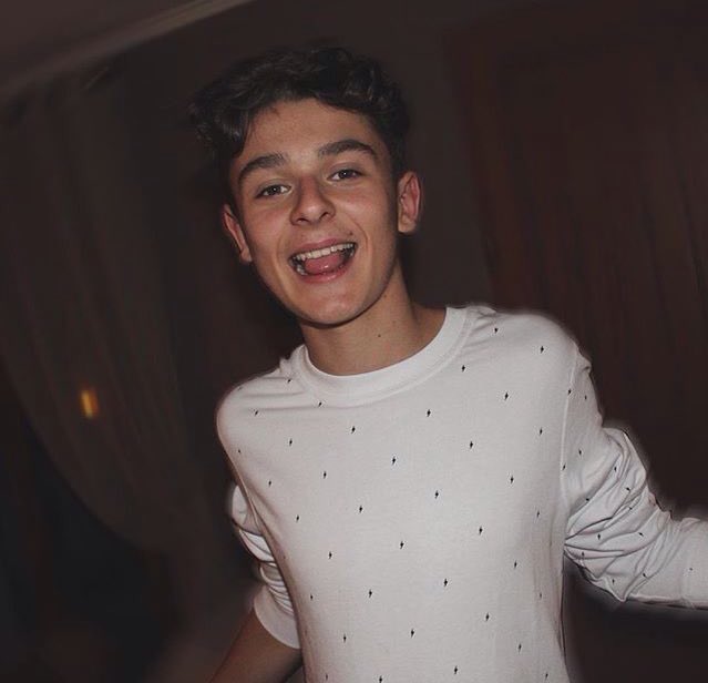 JamesBkr2's tweet photo. Je vais devenir gay, merci loup https://t.co/fiBYCRp51P