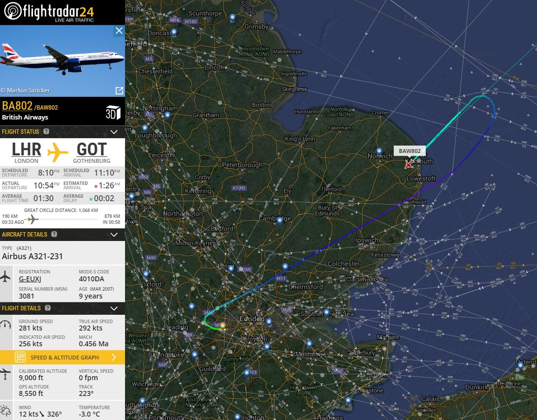 AirportWebcams's tweet photo. #BA802 London-Gothenburg (A321 G-EUXJ) is squawking 7700 & returning to LHR. Reason not yet known. https://t.co/I2Xu9NzaZ2