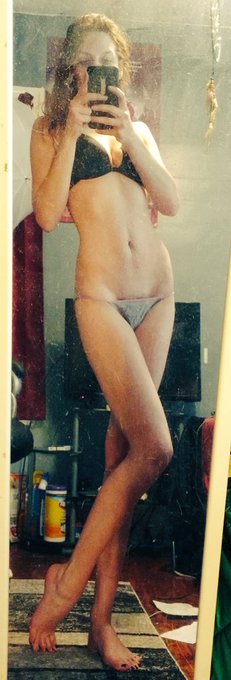 😼 https://t.co/v0uxCejCrk<a href="/tag/sideboobsunday"class="tags"><span>#sideboobsunday</span></a>