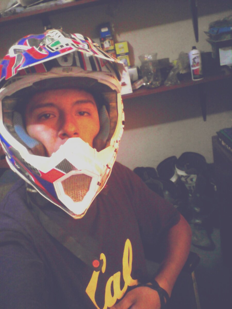 viethRodriguez's tweet image. Prefiero ser un loco apasionado por las motos,  que un letrado racionalista formado odiando su trabajo