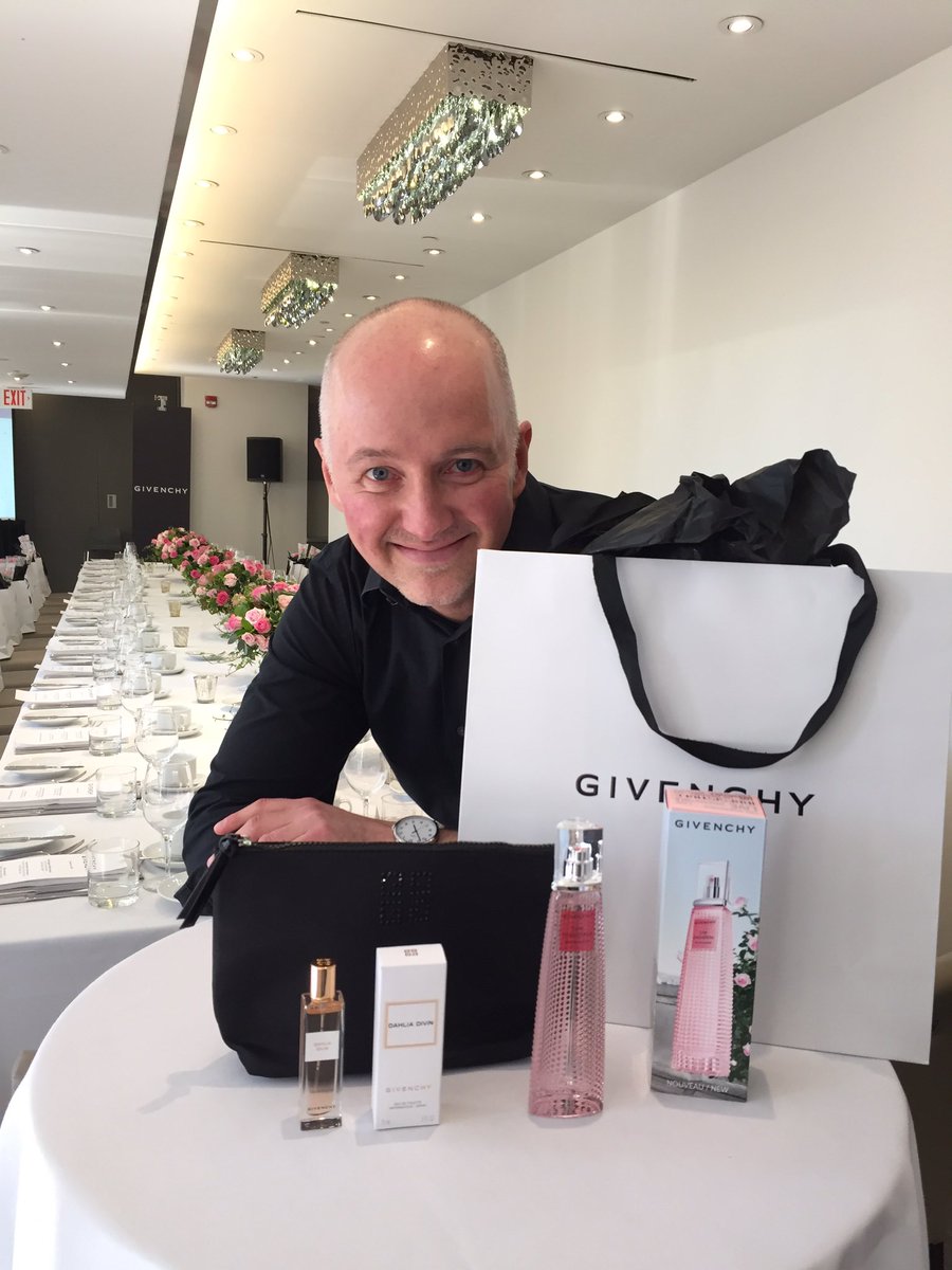 Win Dave's Givenchy #ArtofPerfumery Dinner Gift Bag!Giving away 4 tonight! To enter follow <a href="/davelackie/">dave lackie</a> &amp; RT