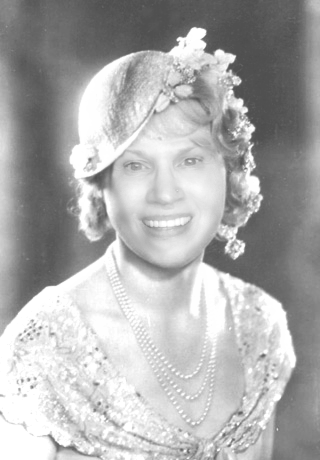 KarenTa95277290's tweet photo. Old Booth. So fun #OldBooth https://t.co/qRmMH0keyZ