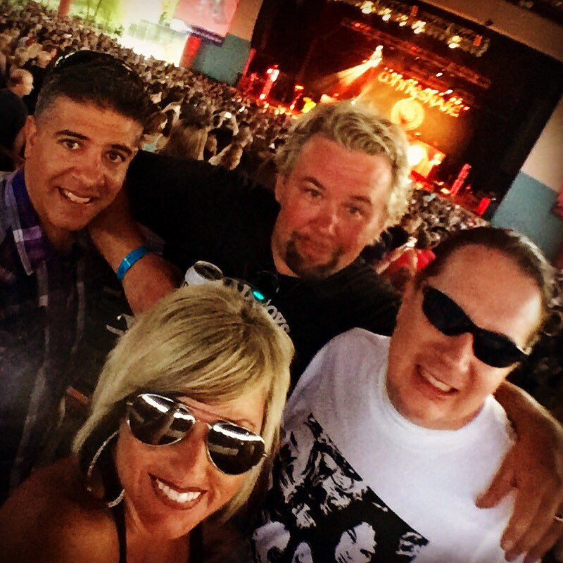 theprettyfilth's tweet photo. @davidcoverdale @JoelHoekstra13 @whitesnakeblog #theprettyfilth #Cinci https://t.co/S3Y67D7Ypf