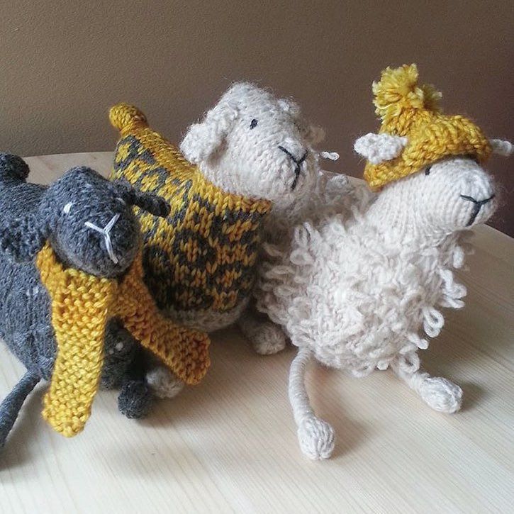 MNKnitGuild's tweet image. These @susanbanderson-inspired sheep knit by #mnknitguild member @simplyplaying are so ado… ift.tt/1Yq386H