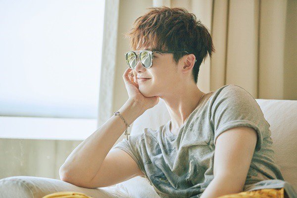 LeeJongsukID's tweet photo. Lee Jongsuk - Arena magazine #Bali #Pictorial https://t.co/sQYPgncdzz