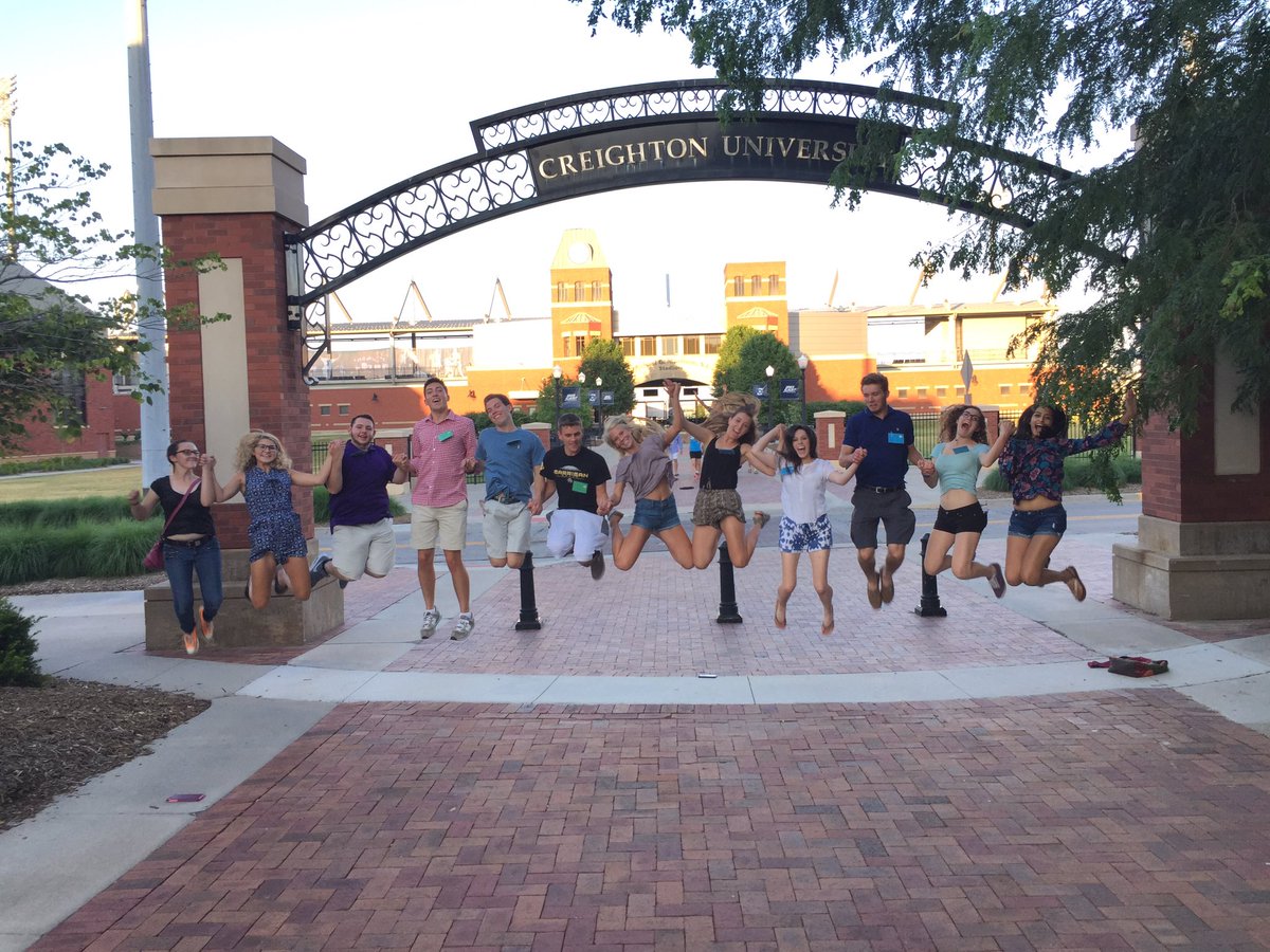 WhiteWalri's tweet photo. @SpreviewBlue @NewBluejays #SPWhite #JumpingPicture #photobomb #thanks https://t.co/P7wpN5uyot