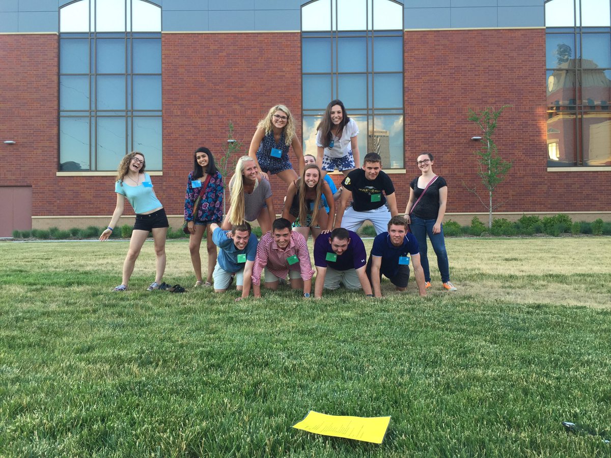 WhiteWalri's tweet photo. @NewBluejays #SPWhite #HumanPyramid #ChampionshipCenter https://t.co/L2XNFfPorb