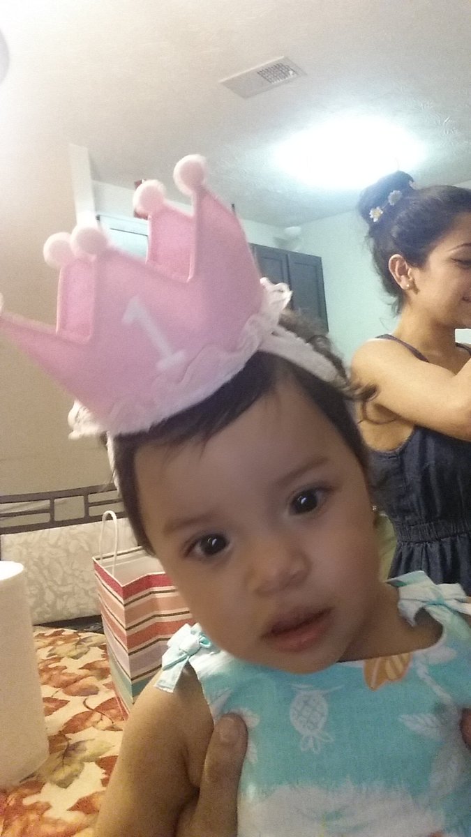 smileyboy25's tweet image. Celebrating my little girls first birthday lia michelle i love you baby and i will always be here to protect you! 😍👯