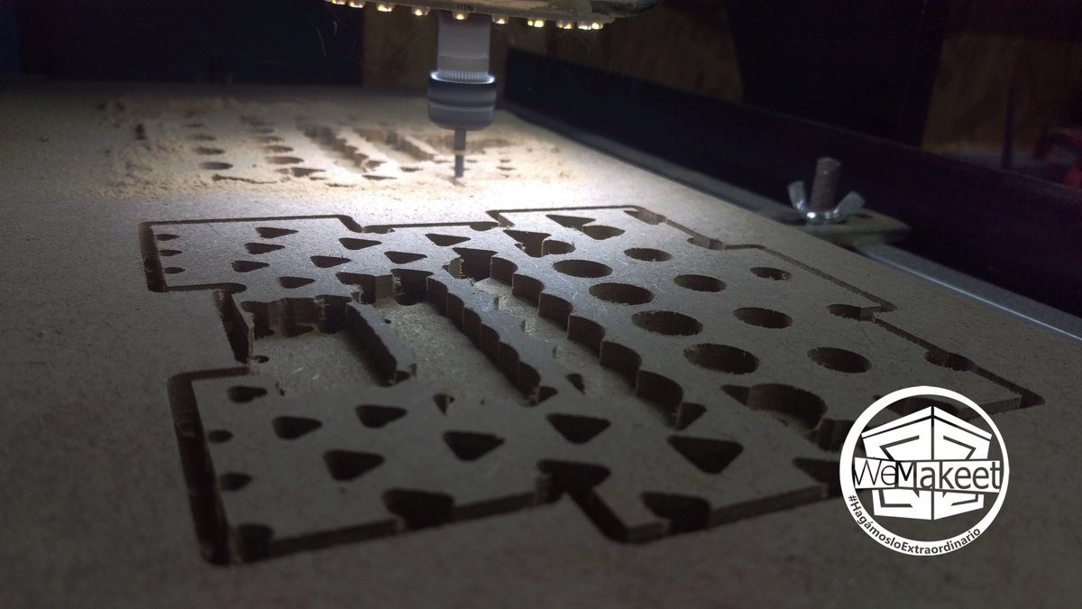 wemakeet's tweet photo. #extraordinario trabajar con #router CNC diversos materiales #mdf #acrilico piedra pino vidrio triplay #WeMakeeT https://t.co/9x3yJsg4Gx