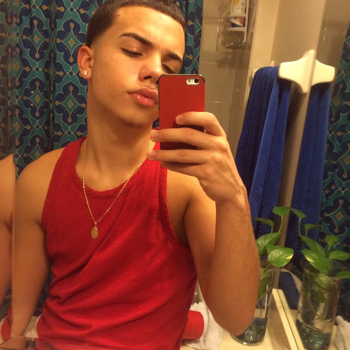 2wxvey's tweet image. Fuck it 😬 #Hispanicboysbreaktheinternet