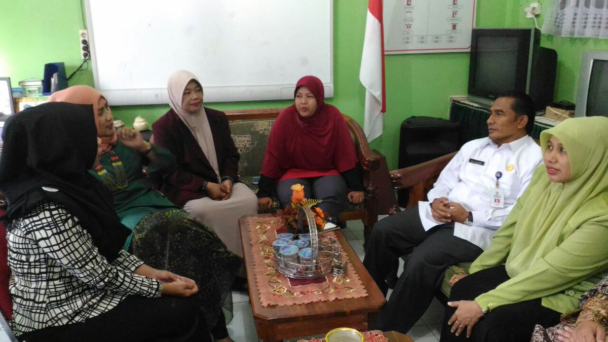 SLBTunasBangsa's tweet photo. Silahturahmi..
Kedatangan bapak kepala Diknas Balikpapan di SLB Tunas Bangsa Balikpapan... https://t.co/sPHwAGxtc6