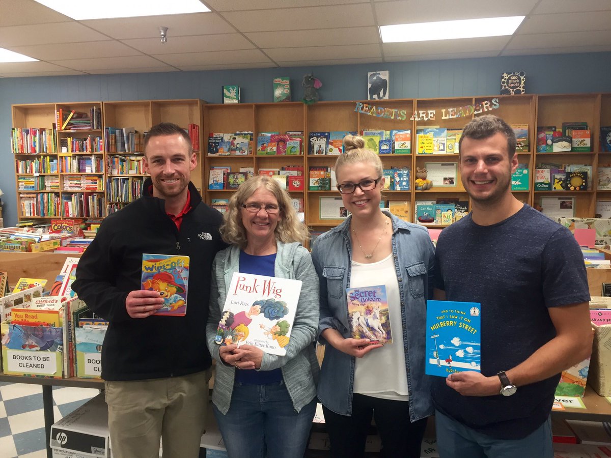 Childrens book bank volunteer event-Hands on Greater Portland!!T1419 team showing #ReadersAreLeaders📚 <a href="/RylanRankin/">Rylan Rankin</a>
