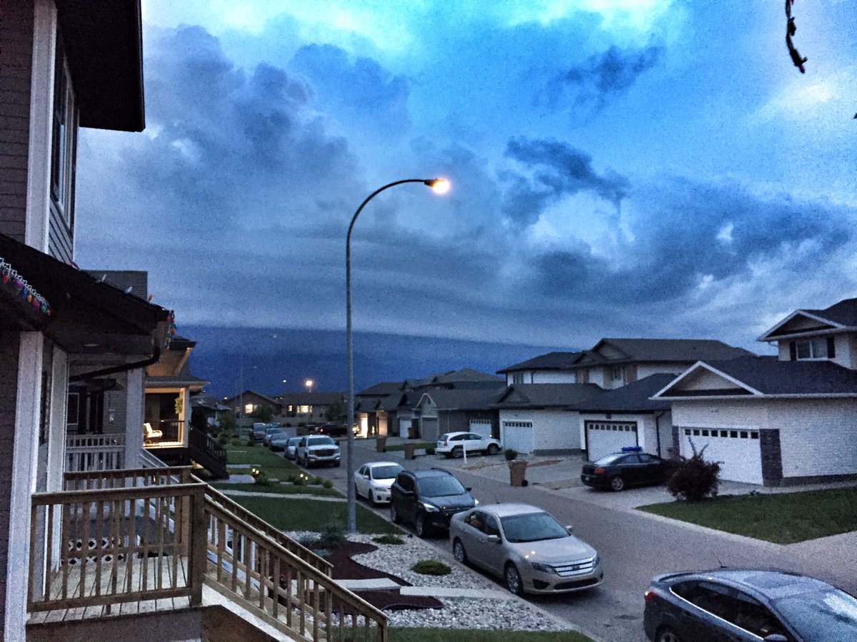 SecretHippo's tweet photo. About to hit NW #yqr #skstorm. Used a filter to show the structure better. https://t.co/1EowKcSH7I