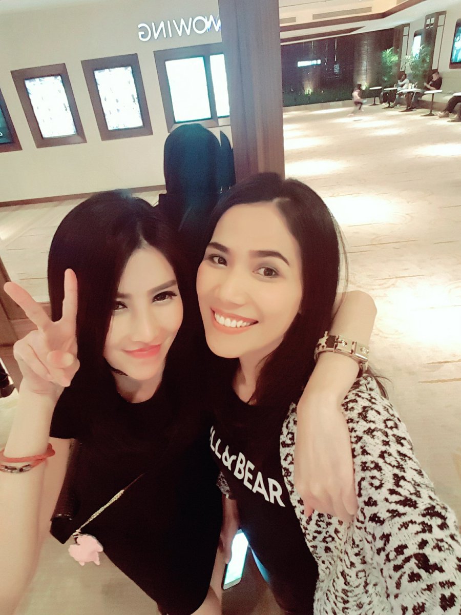 lisa_moshi's tweet image. mau msk ntn muka ceria pas kluar lemeeessss  😅😅 uda ttp mata ttp kecolongan seremnya 🙈🙈 #Conjuring2 #lastnite #sency