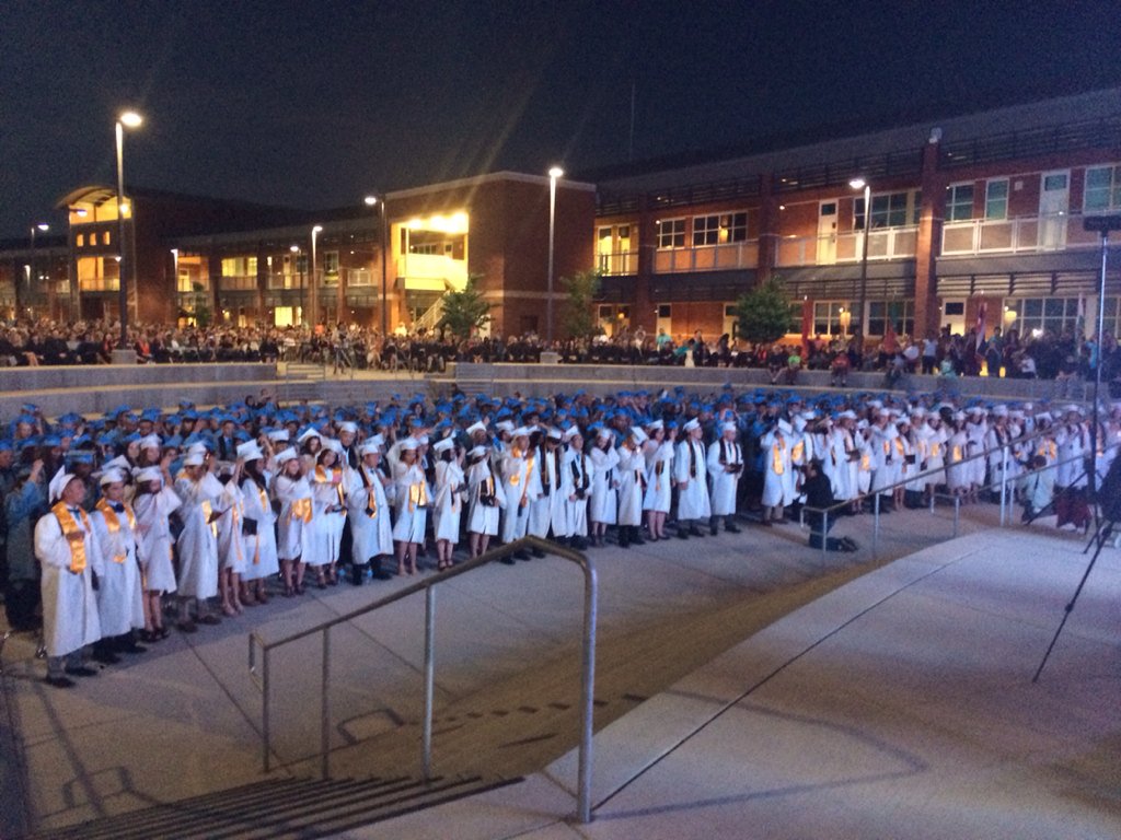 GauchoCounselor's tweet photo. Congrats, Gauchos!! #classof2016🎓 https://t.co/Y7x4poxnKL