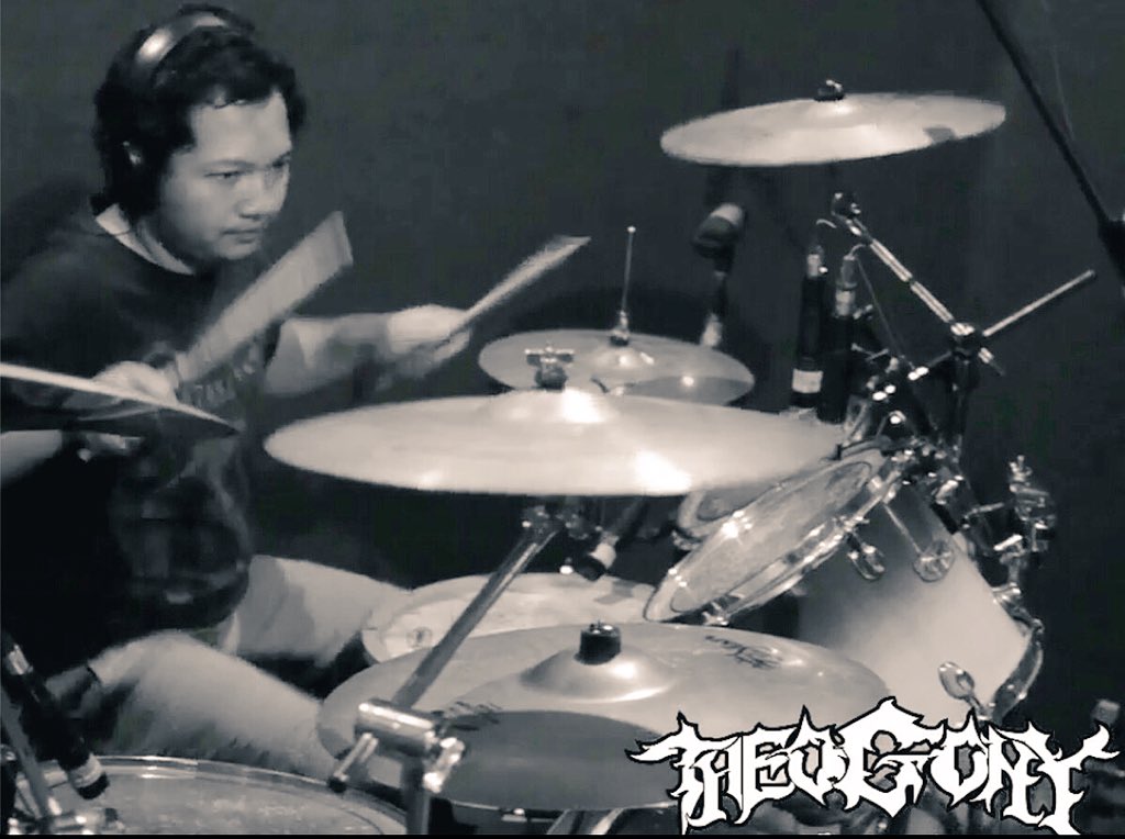 "Sebuah Observasi dan Motivasi" di video klip Non Observance dari <a href="/THEOGONY_DM/">T H E O G O N Y</a>: revi.us/sebuah-observa… #MusicNews