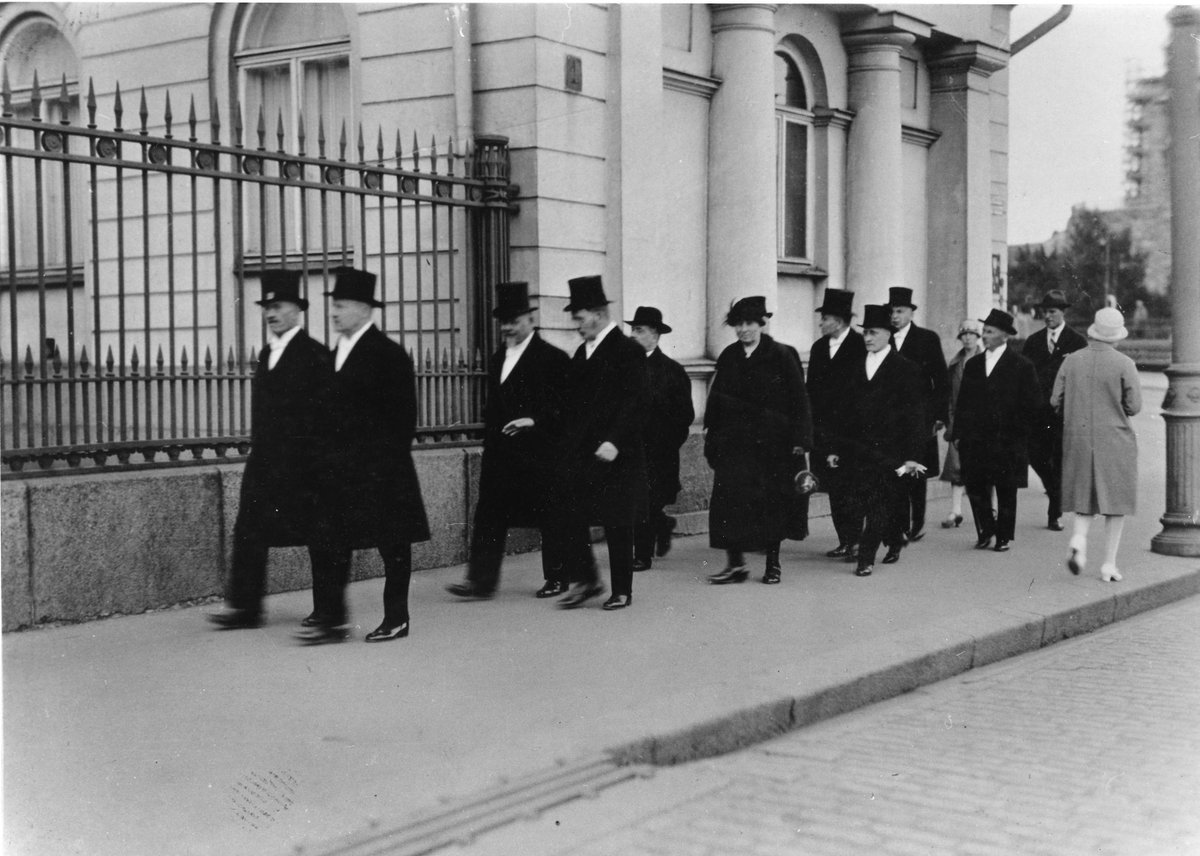 Miina Sillanpään pakina Suomen ensimmäisten naiskansanedustajien eduskuntatyöstä bit.ly/1X1Z1OI