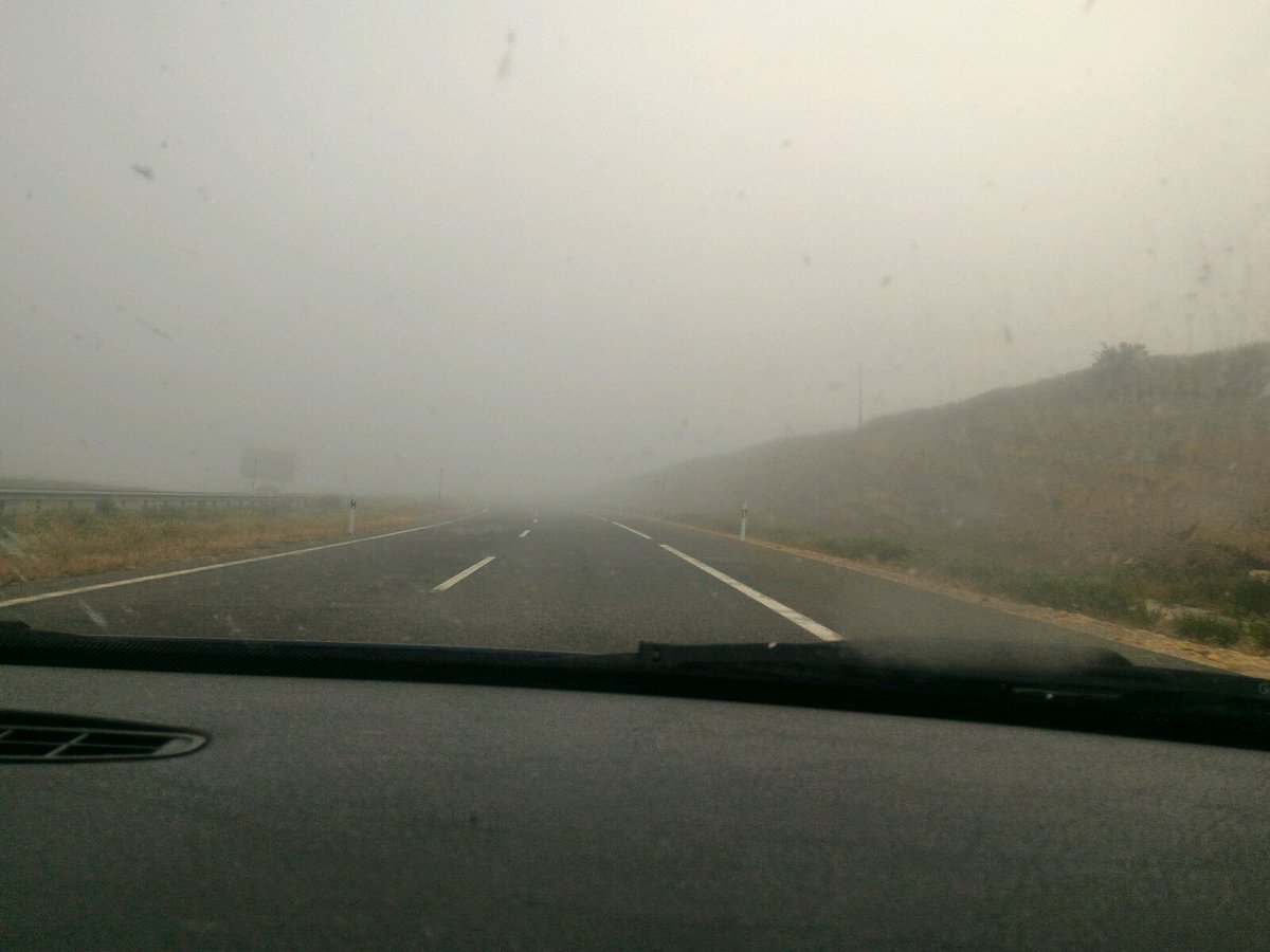 qvarker's tweet photo. Rumbo a la Bienal de Máquina Herramienta en Bilbao. La niebla norteña... https://t.co/EmgIyOFKsz