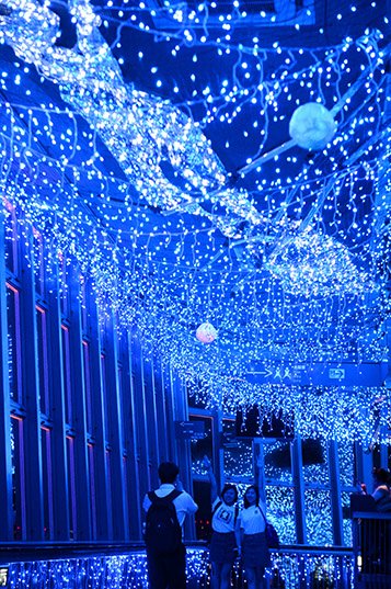 朝日新闻中文网 简 东京塔内七夕灯展夜景与银河斗艳 视频 东京塔 夜景七夕来临之际 位于东京都港区的东京塔大展望台 以银河为概念的灯展活动现已开幕 详见https T Co O638v23p02