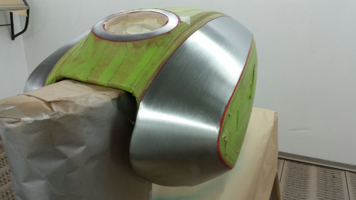 RaceartDesigns's tweet photo. Glimpse of the "RealSteel" Scout feat. a brushed metal effect with PPG 'Tiger Eye' bronze to green 'Acid Lime' pins! https://t.co/LjLbTOdCGv