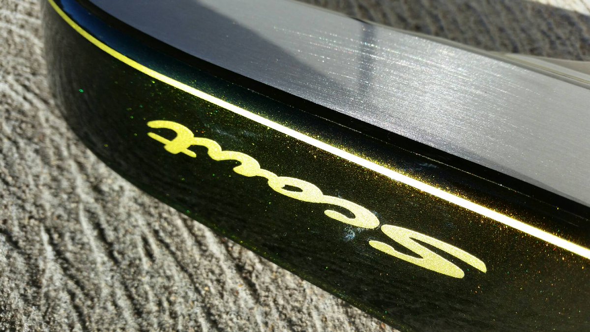 RaceartDesigns's tweet photo. Glimpse of the "RealSteel" Scout feat. a brushed metal effect with PPG 'Tiger Eye' bronze to green 'Acid Lime' pins! https://t.co/LjLbTOdCGv