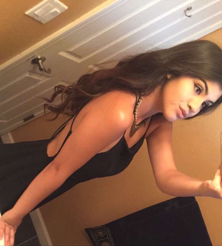 LOORNNA_'s tweet image. So I guess I graduated 😅🎓 #class2k16