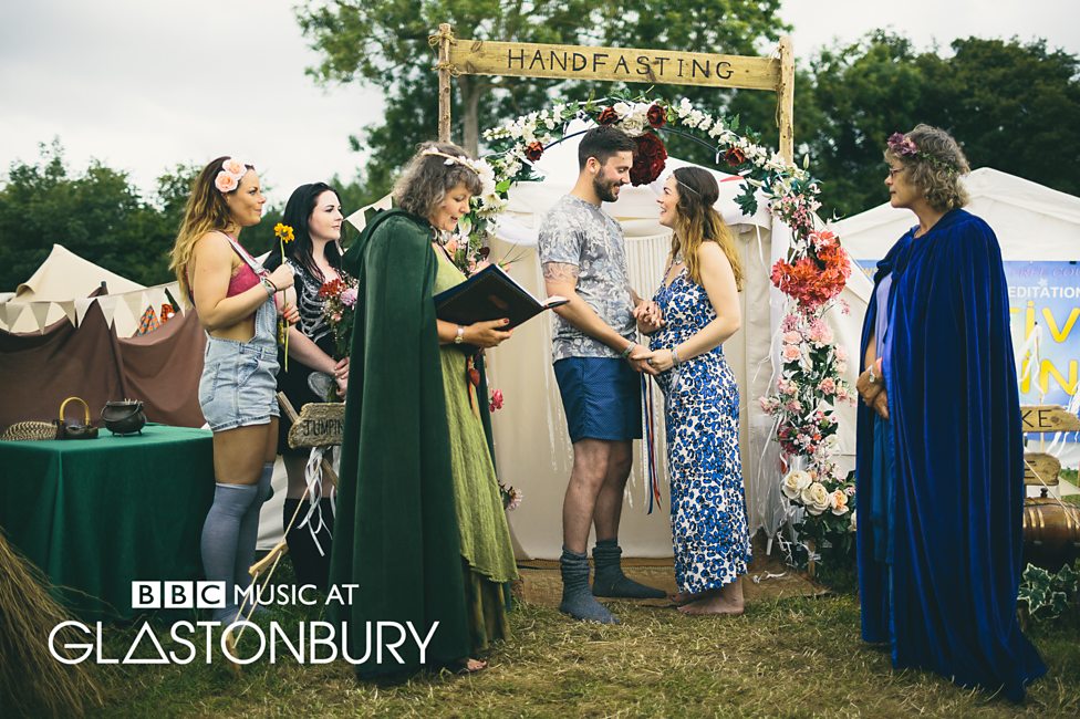 Gong baths, Celtic weddings and hula-hooping for happiness - Glasto's got it all 🛁  bbc.in/27jMJF2