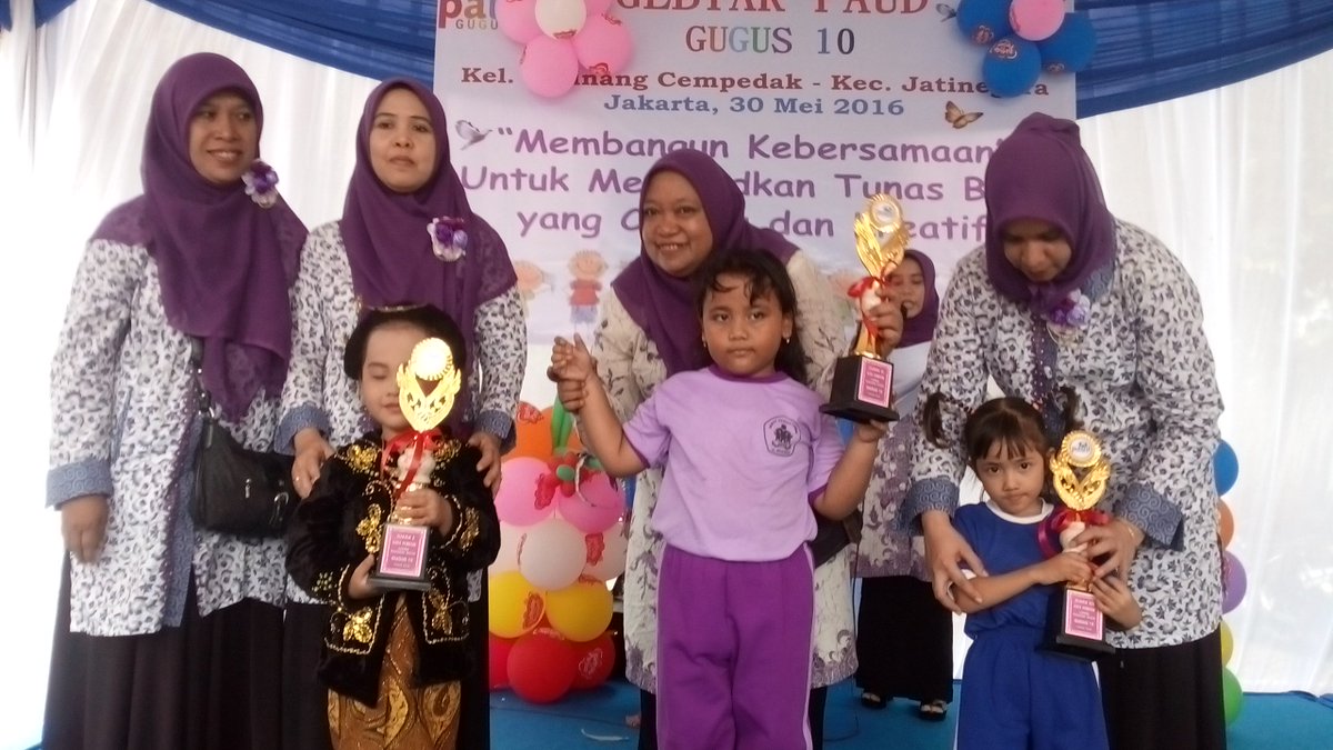 GEBYAR PAUD AL MUANAH .. HOREEEE DAPET PIALA ,,