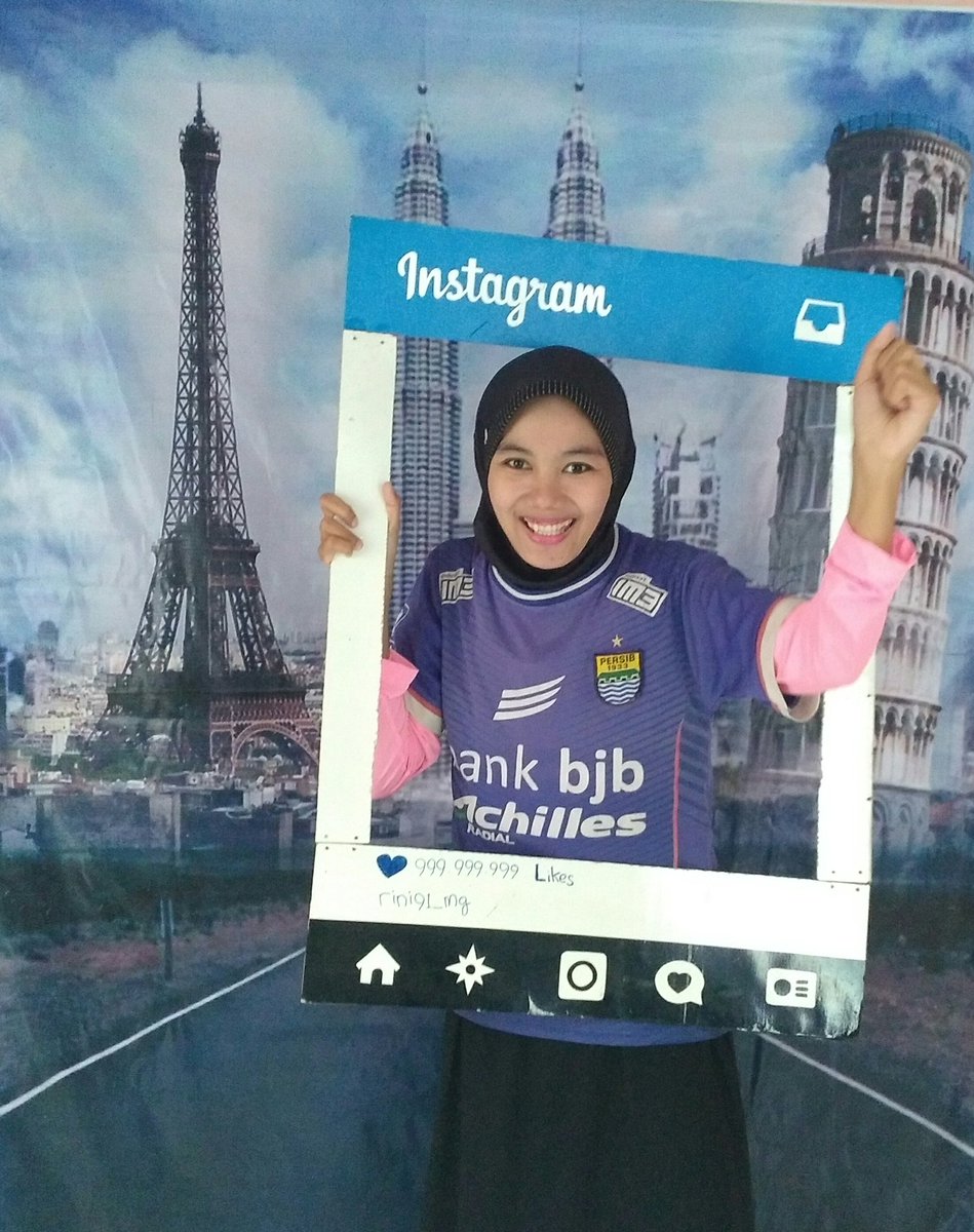 rini91_mg's tweet photo. Karena saya adalah bobotoh @persib yang selalu mendukung persib meski cuman di layar kaca @ID_Datsun #DatsunPersib https://t.co/Eqg5kd3ZSI