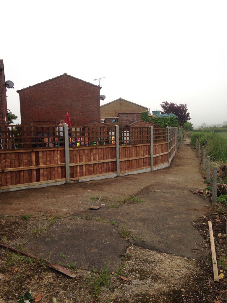 Davidst71704814's tweet photo. Finished yesterday any fencing undertaken #askforfreequote https://t.co/C8G6JesZVc