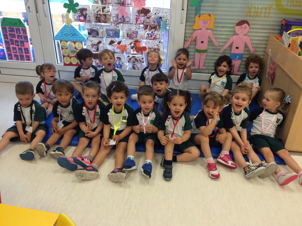 Preparados para montar en autobús!! #granjadeloscuentos <a href="/HBSTORREJON/">Humanitas Torrejón</a>