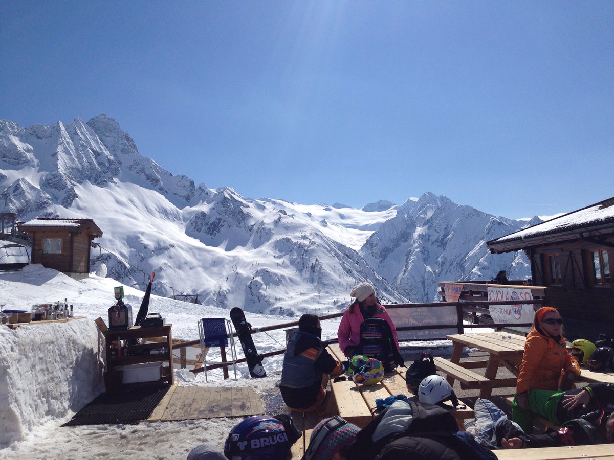 meet2ski's tweet photo. Do you have a favourite #ski resort? Tell us your best-loved areas! #Snowsports #Winter / pic is #PassoTonale https://t.co/CdWSLxulWb