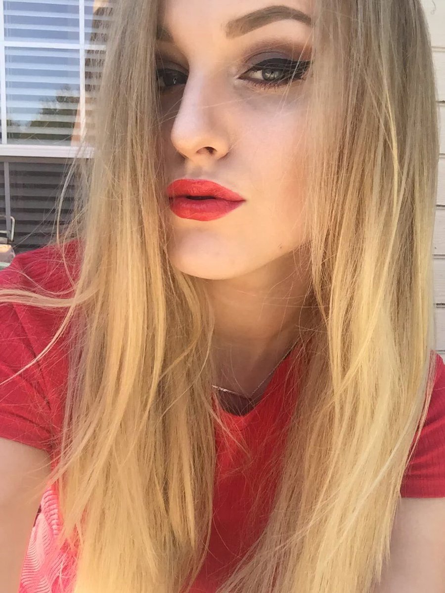 Fan4AmandamiIIs's tweet photo. How is she even real ? 😭😩💞 https://t.co/iamk5Ade3f