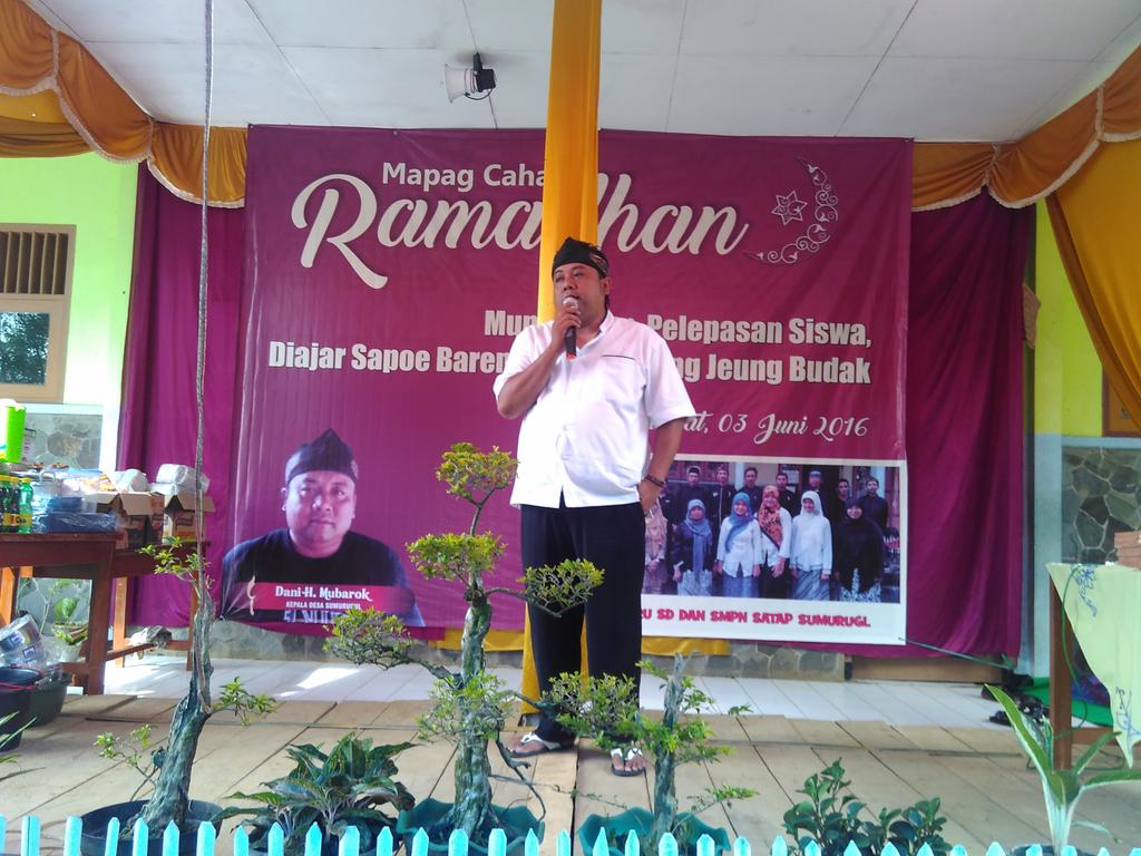 SatapSumurugul's tweet photo. #mapagCahayaRamadhan sapoe diajar jeung indung bapak naDi sakola sdn dan satap Sumurugul @DediMulyadi71 https://t.co/WFMyuTqSf6