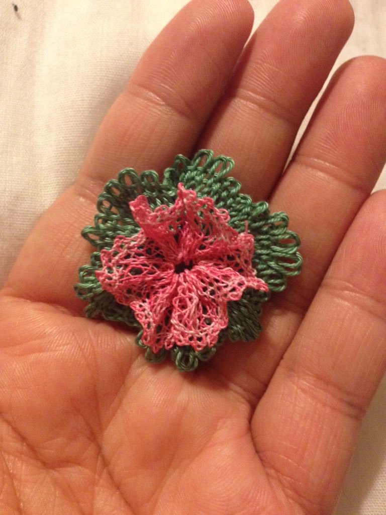 sugiepop's tweet photo. On another note... Teaching myself to make lace flowers #oldschoolcrafts #makinglace https://t.co/snFxzGFg1H