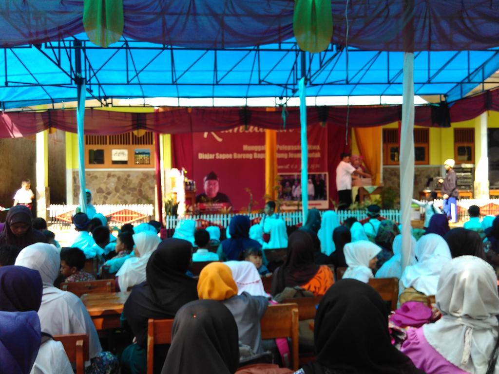SatapSumurugul's tweet photo. #mapagCahayaRamadhan sapoe diajar jeung indung bapak naDi sakola sdn dan satap Sumurugul @DediMulyadi71 https://t.co/WFMyuTqSf6