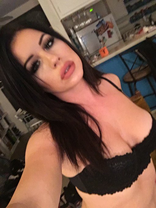 Goodnight lovebirds 💤 LA tomorrow!! https://t.co/g8cC910VFz