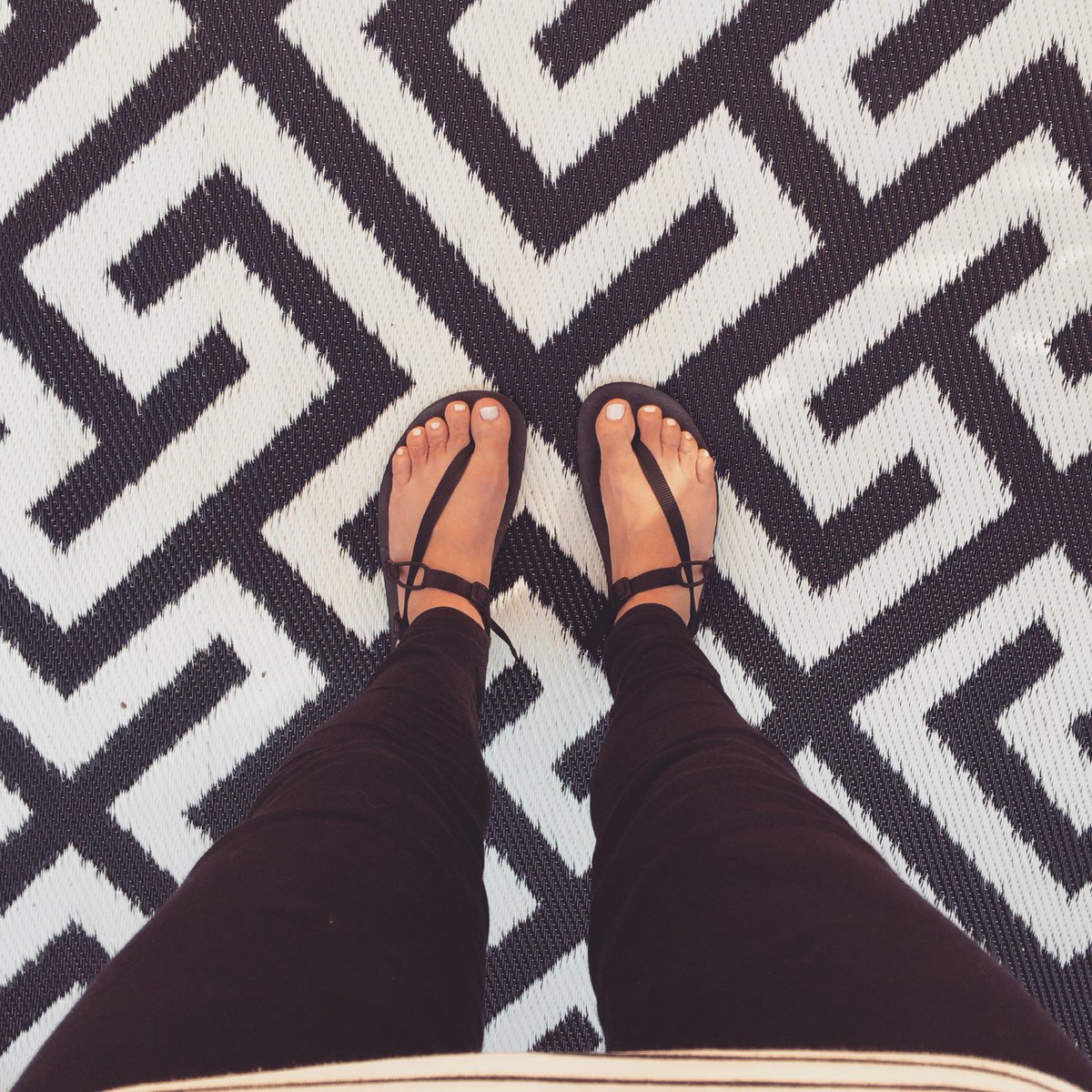 calceology's tweet photo. Embracing the sports sandal trend w/ @Unshoes Wokova Feather Sandal https://t.co/yiTRpLUxdo https://t.co/pFHygixnvy
