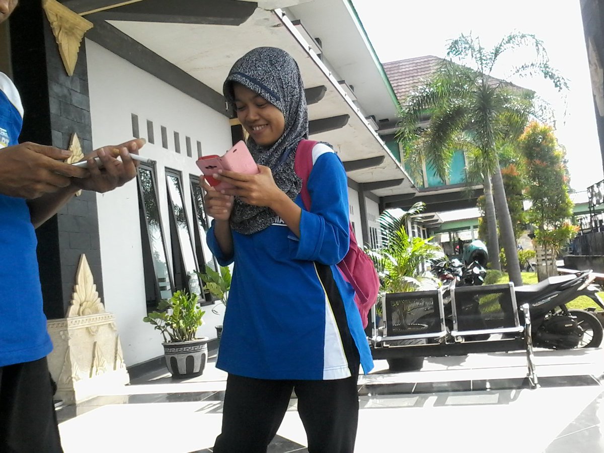 karanglewasjtl's tweet photo. Ibu bidan desa karanglewas jatilawang ini aibuk beri informasi ke warga terkait kunja nya di klaten https://t.co/py1ZcfrQ0W