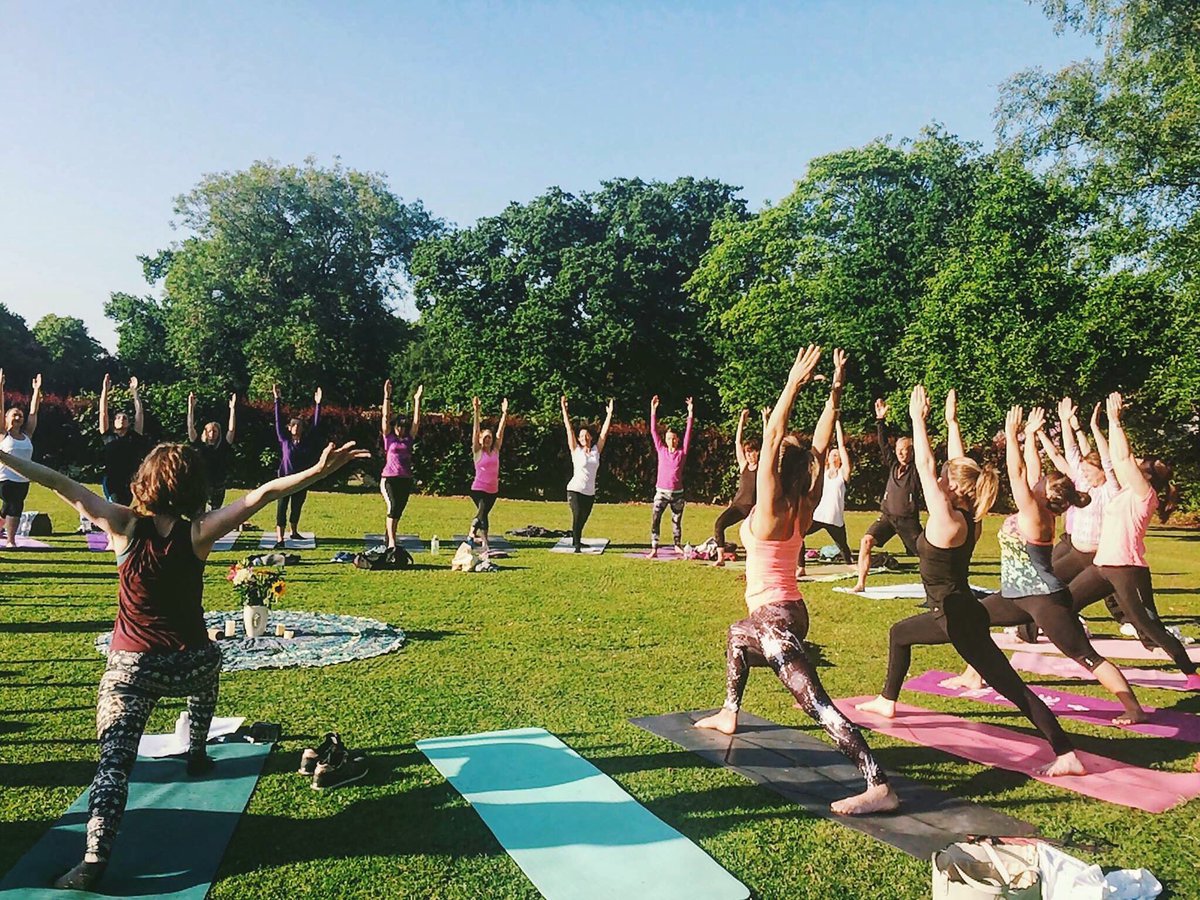 YogalifeUk's tweet photo. The last day of our FREE yoga in the park packed the place out with plenty of Yogis 🙏🏻 #yoga #yogalife https://t.co/cvGnAmjoA3
