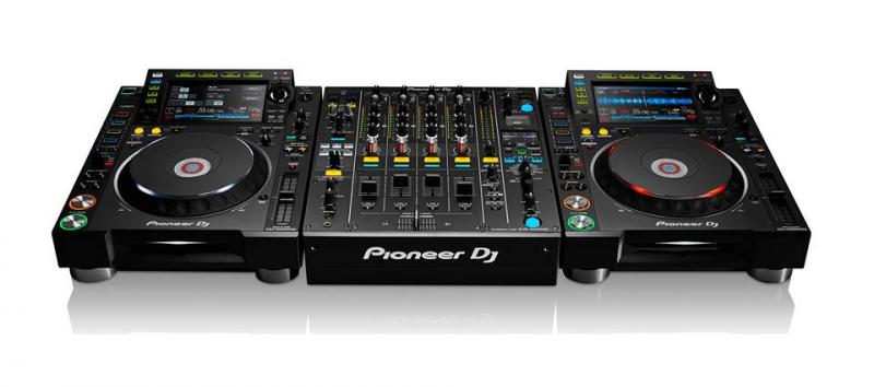 Sonofiesta's tweet photo. Ya está disponible para alquiler la mesa de mezclas para los djs más exigentes, Pioneer DJM 900nx2 y cdj 2000 NEXUS. https://t.co/yiAjUARVoQ
