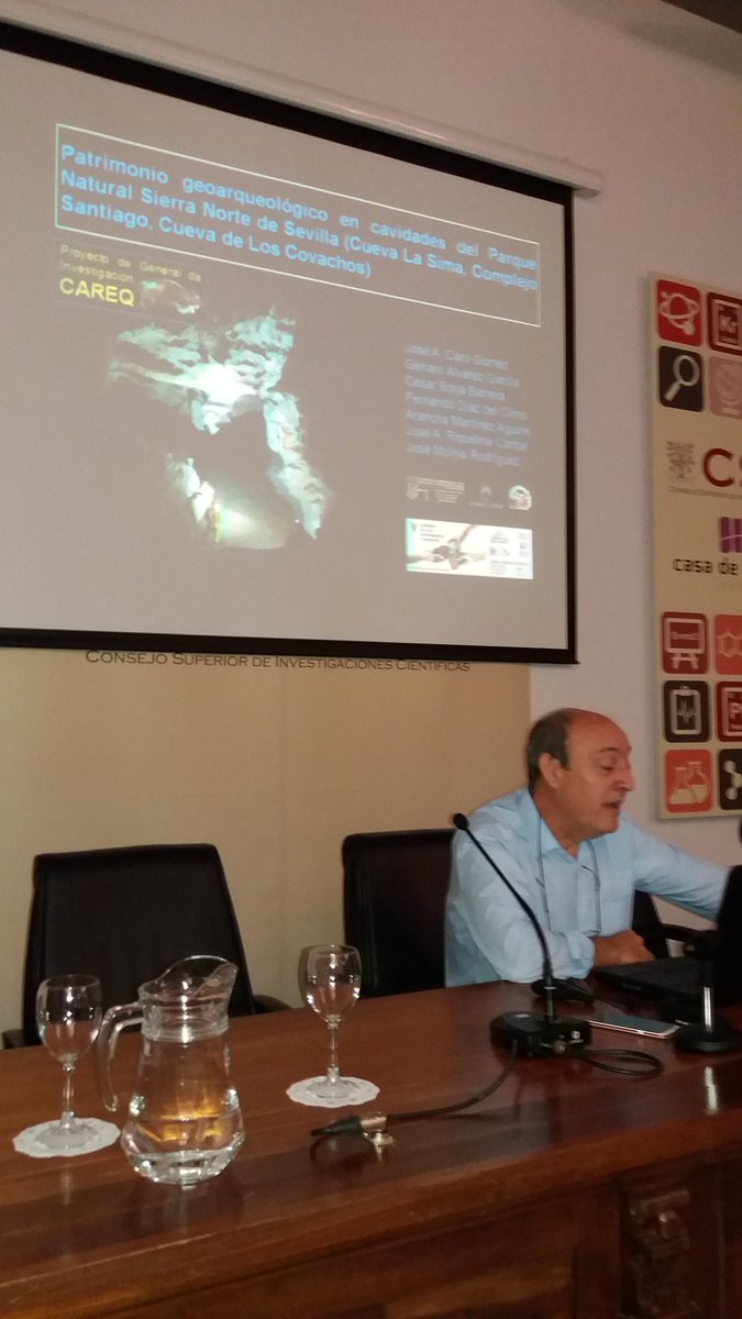 NinoSanzMat's tweet photo. José A. Caro nos habla del proyecto de investigacion cavidades #GeoSierraNorteSVQ #EgnWeek2016 https://t.co/NXFiU51Tlv