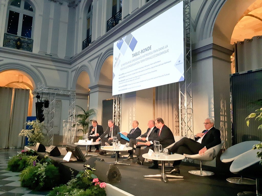 alainjuppe's tweet photo. Heureux d'accueillir à @Bordeaux la conférence économique des Métropoles au service de nos territoires. #CCImetro16 https://t.co/Gh9IWsmEUV