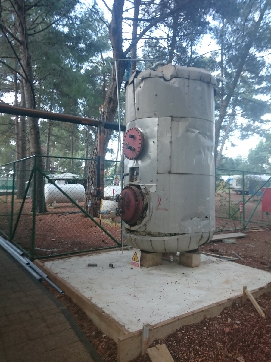 Istrische Kunstentdeckung: Die EU als Skulptur. Macht sogar heißes Wasser. Noch. #Istrien