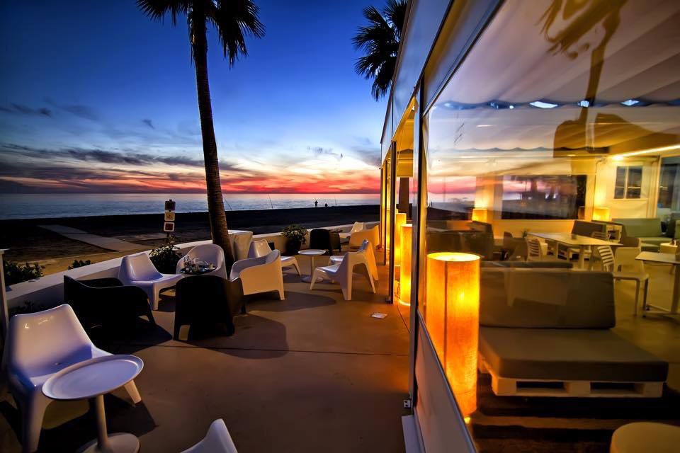 Atardeceres que dejan sin palabras #Motril #OleajeBeach