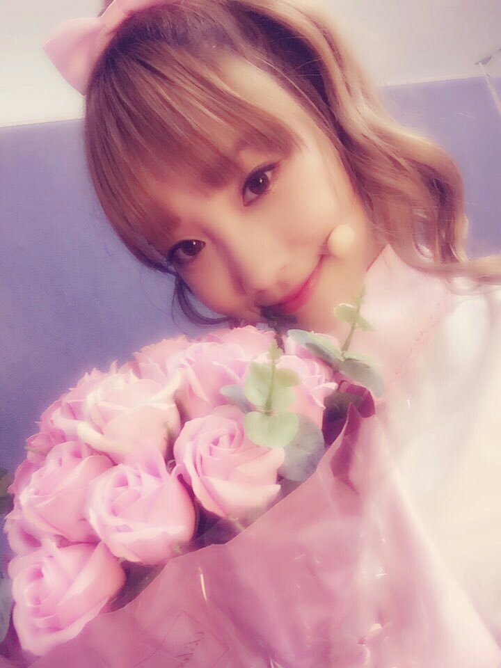 Official_LVLZ's tweet photo. [#Lovelyz] 우리 #러블리너스 여러분~💕 5시부터 시작중인 뮤직뱅크! 분홍분홍한 #러블리즈 놓치지 마시고 꼭 본방사수 해주세요!❤️ https://t.co/o52QyELyCn